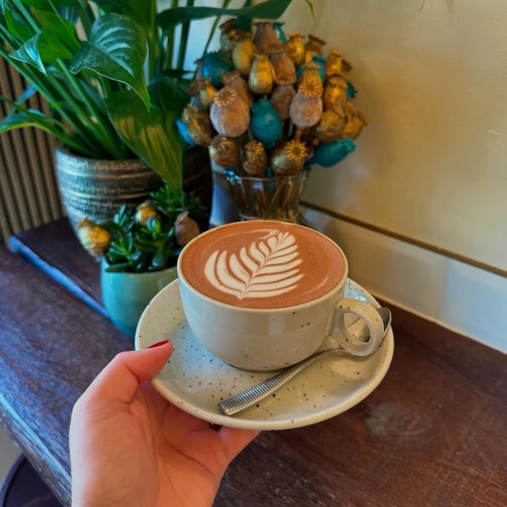 Náš barista připravuje kávu